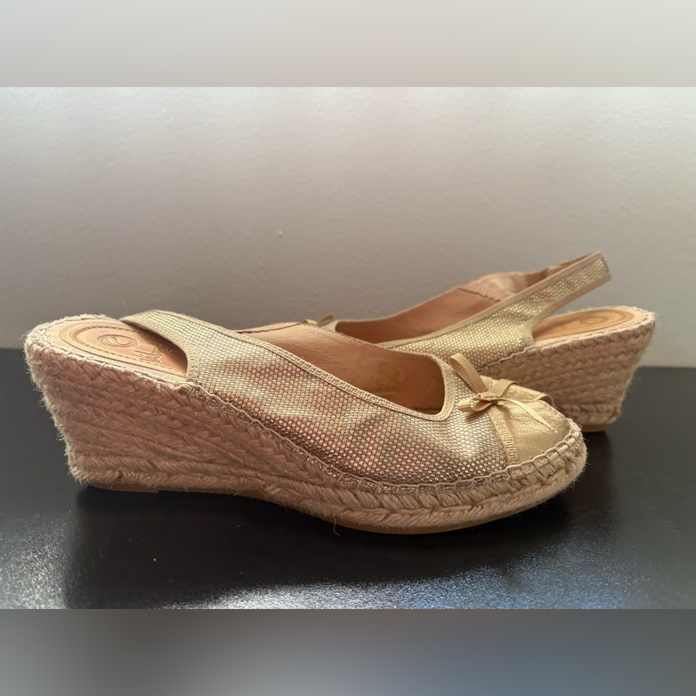 Vidorreta Golden Espadrille Sandals Gold Peep-Toe Slingback Sandals size 39/ 8.5